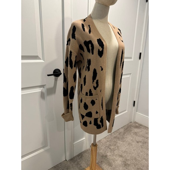Zesica | Color: Light brown/tan &
cheetah print | Cardigan | Condition: Great - Picture 3 of 7